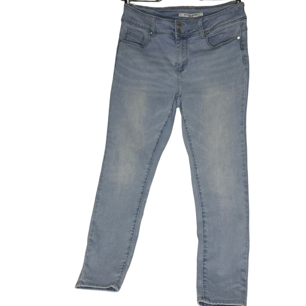 9th & Main, Light Wash, Mid rise, Denim Stretch Jeans: Size :8P